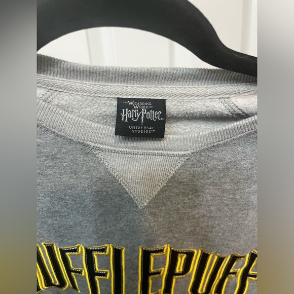 Harry Potter HUFFLEPUFF sweater - Picture 2 of 4